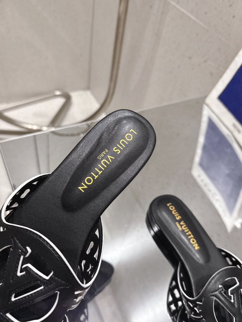 l0vis Vvtt0n slippers